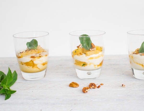 Verrines d’ananas rôti au four et chantilly de mascarpone à l'érable