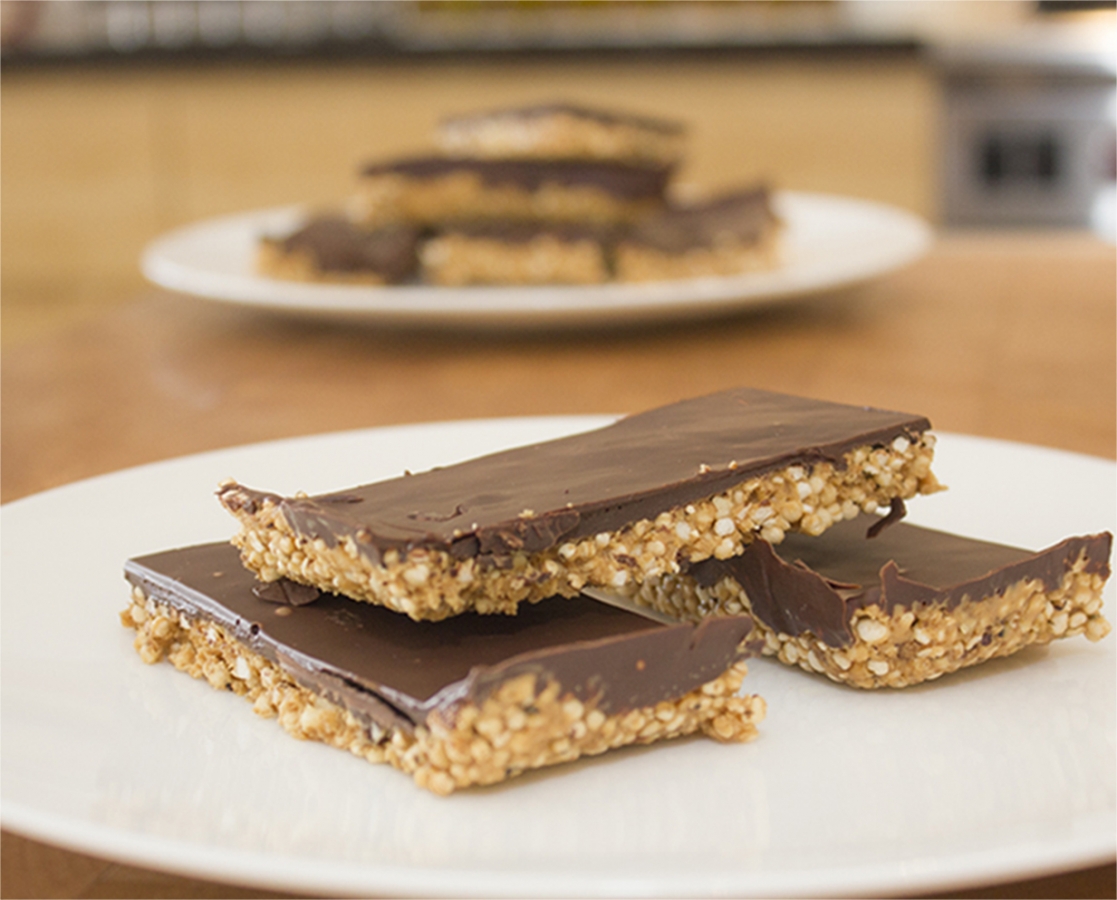 Quinoa, dark chocolate peanut butter bars