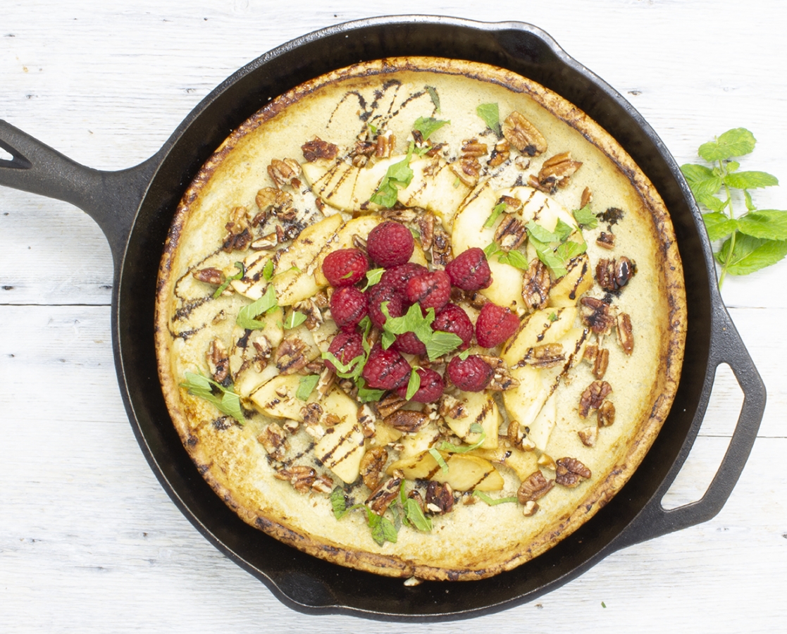 Dutch Baby Pancake with apple, caramelized pecans & Balsamumm drizzle