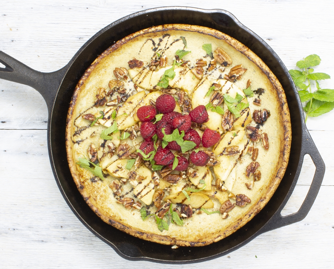 Crêpe allemande (Dutch Baby) aux pommes, aux pacanes caramélisées & Balsamumm