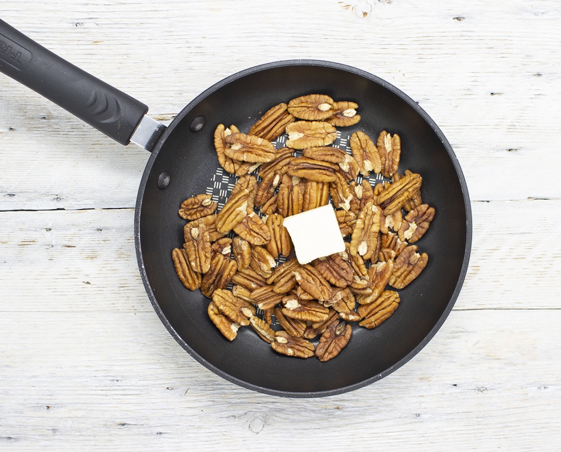 Dutch Baby Pancake with apple, caramelized pecans & Balsamumm drizzle