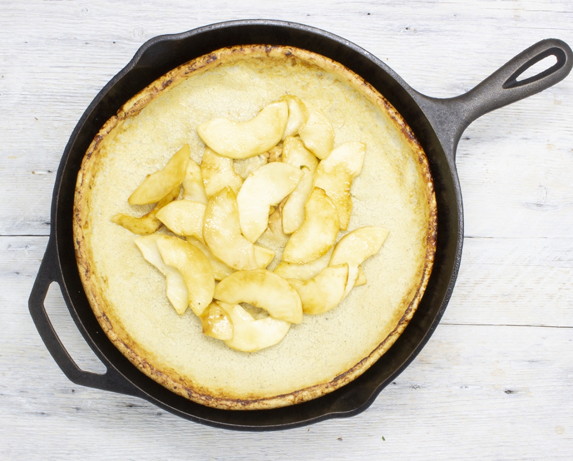 Crêpe allemande (Dutch Baby) aux pommes, aux pacanes caramélisées & Balsamumm