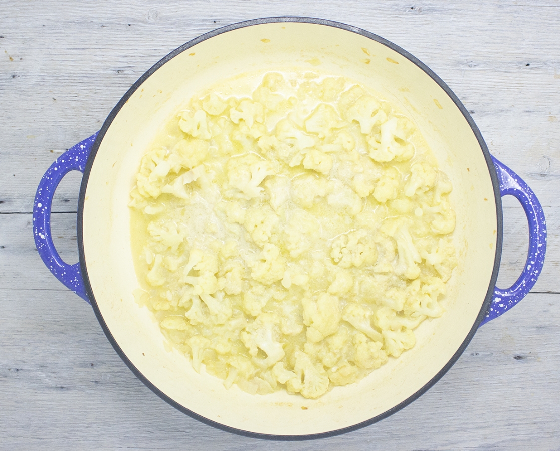 Fettuccini in a cauliflower Alfredo sauce and green peas