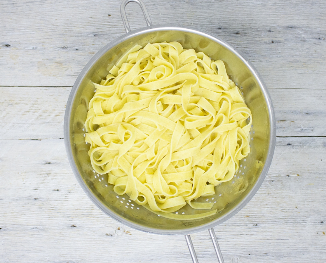 Fettuccini in a cauliflower Alfredo sauce and green peas