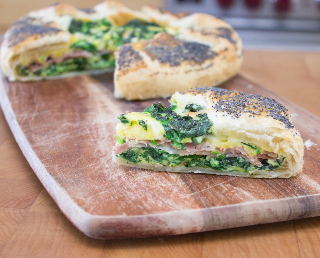 Frittata baked in puff pastry with spinach, cheese and prosciutto