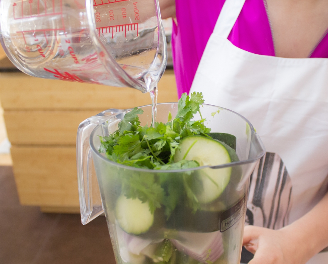 Gaspacho d'avocat végétalien