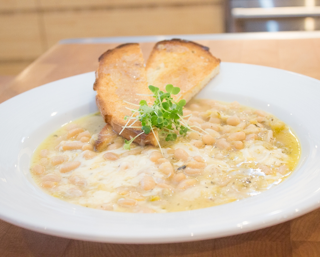 Braised white beans & leeks au gratin