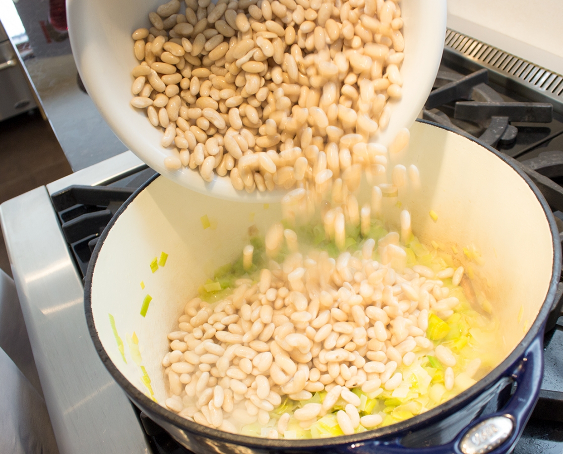 Braised white beans & leeks au gratin