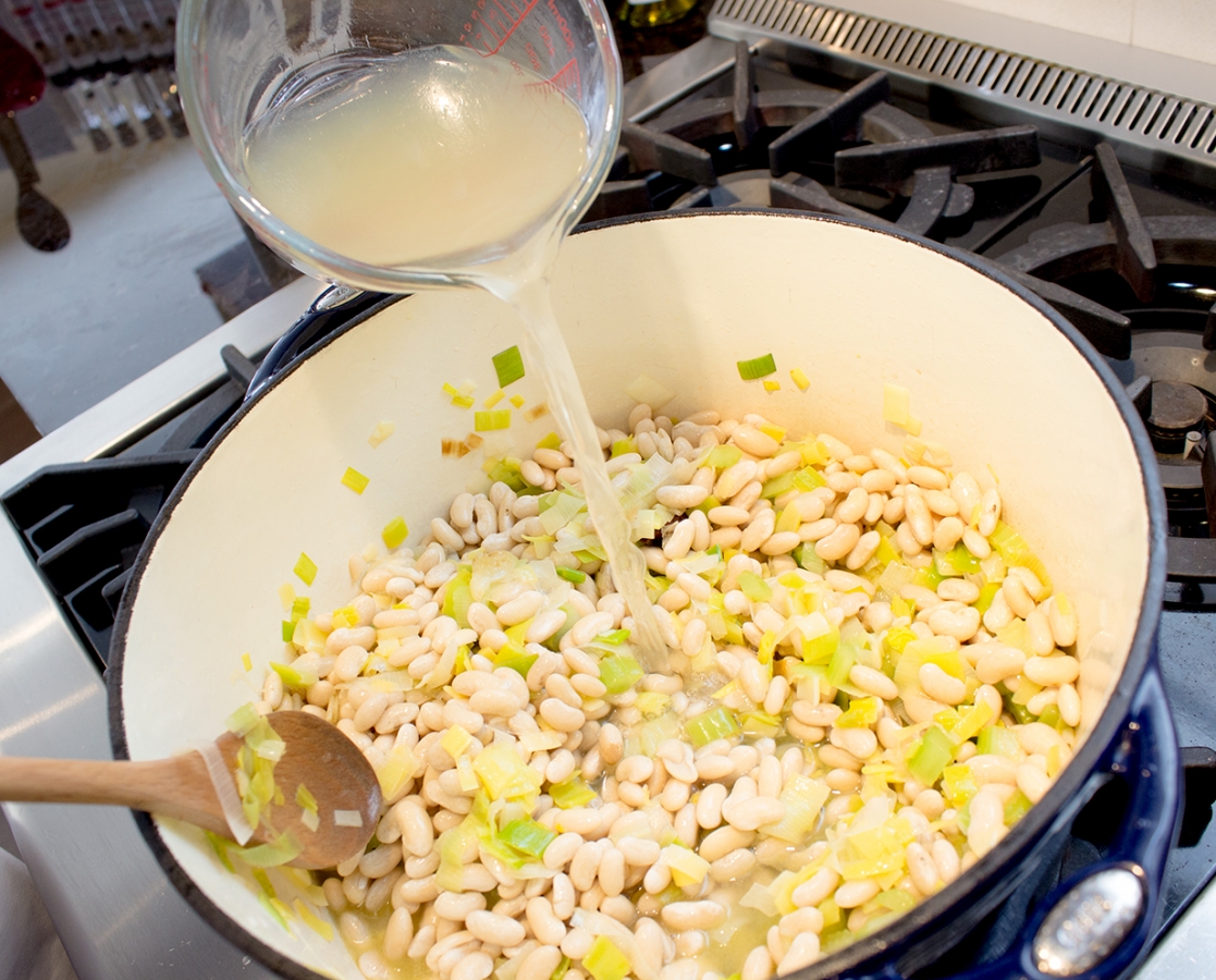 Braised white beans & leeks au gratin