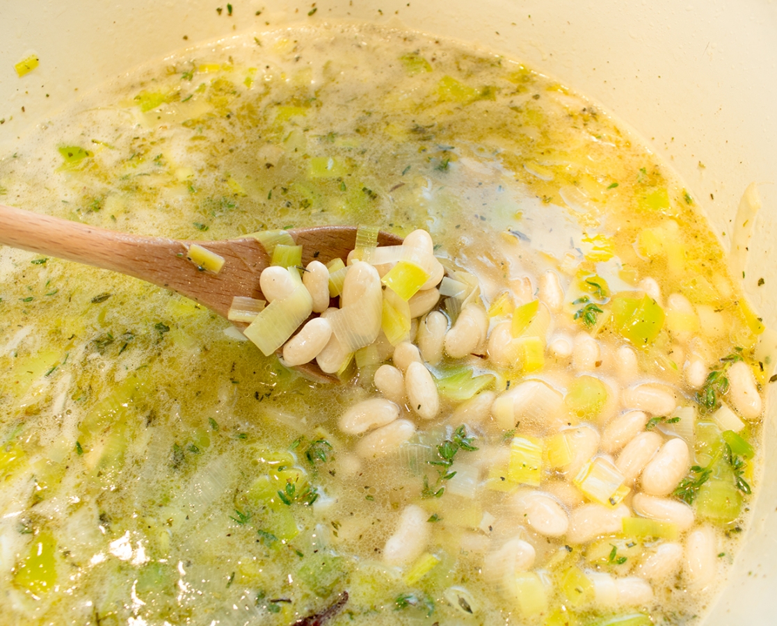 Braised white beans & leeks au gratin