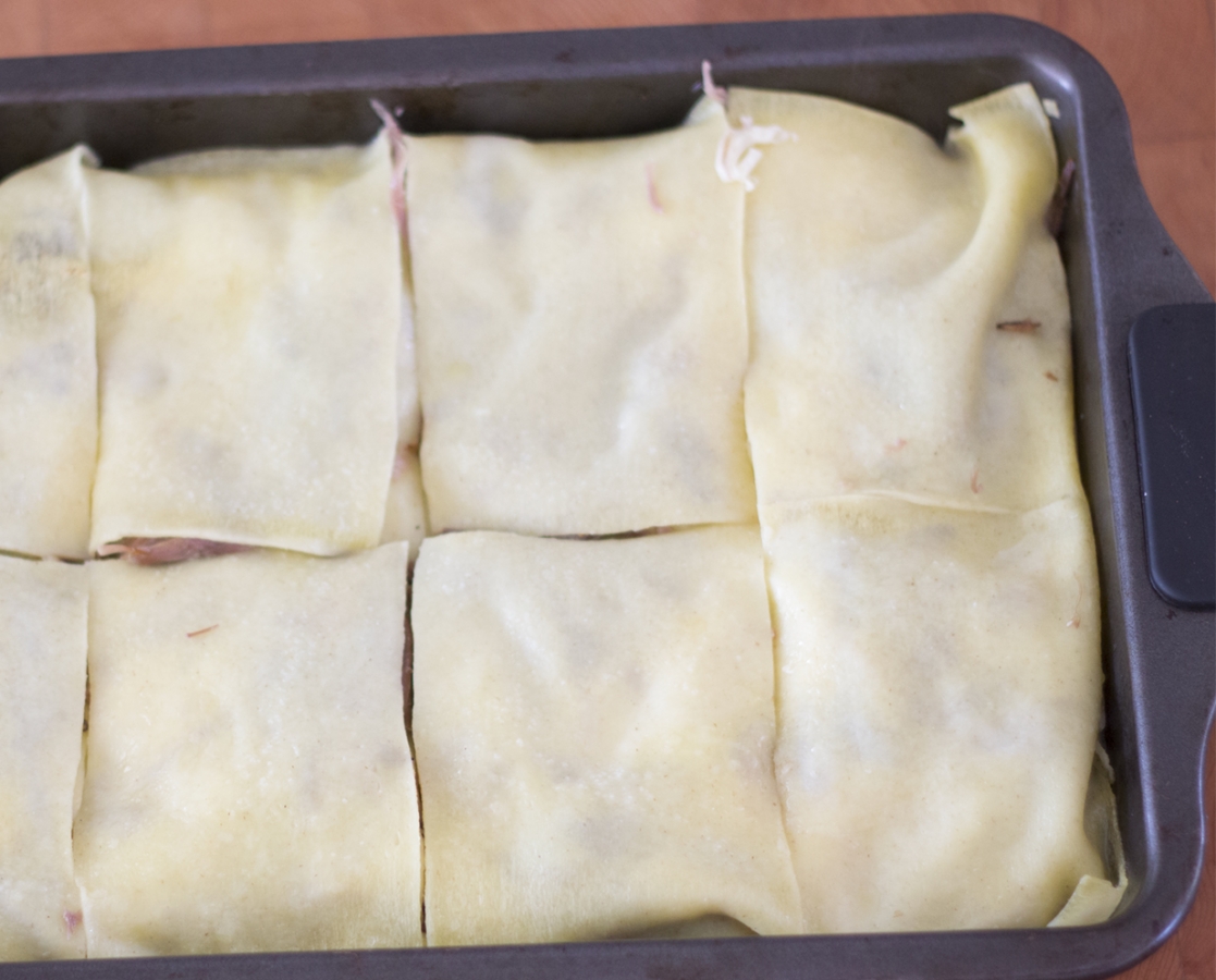 Lasagne de confit de canard et shiitake, sauce crémeuse au vin blanc et sauge fraiche