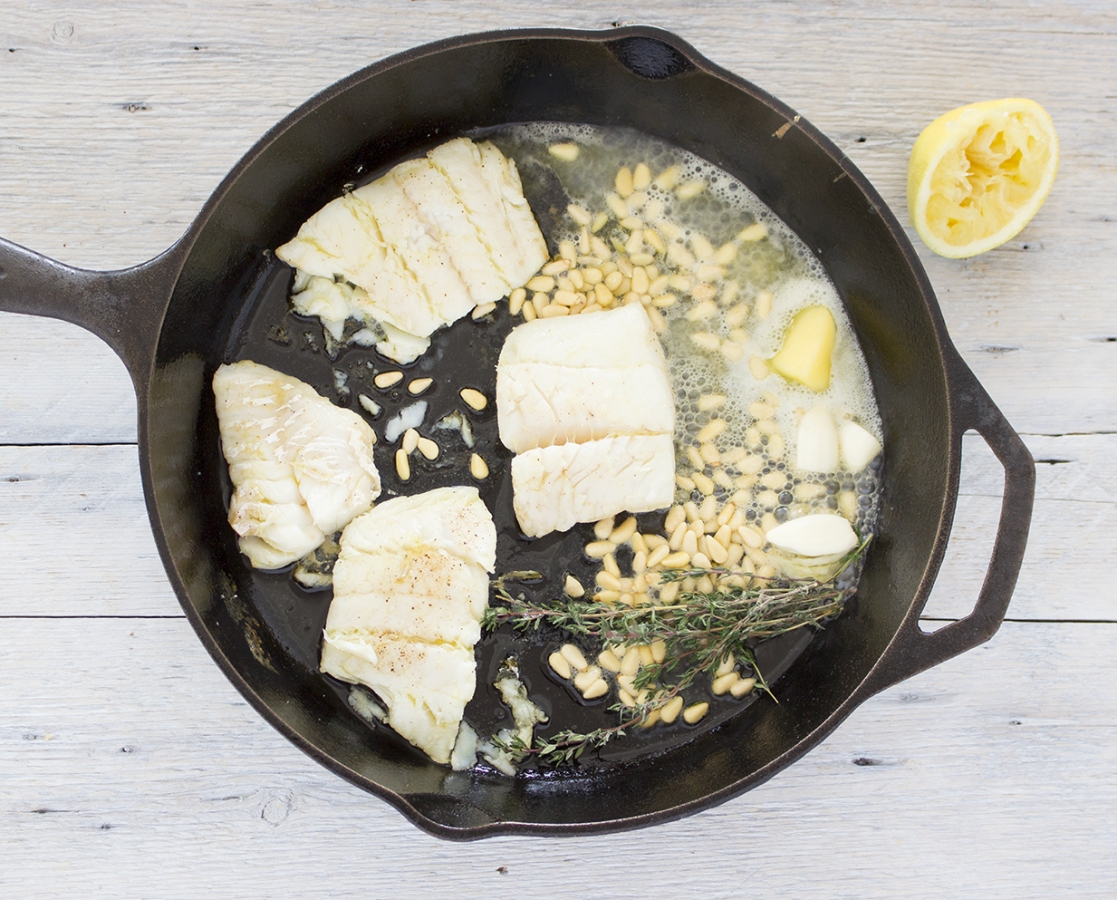 Morue au noix de pin et citron et sa purée de betteraves rôties