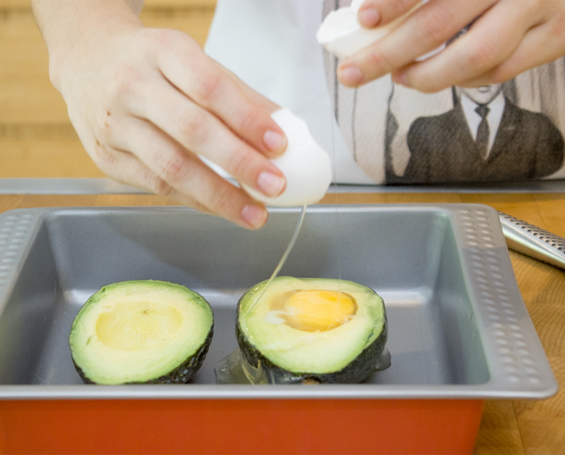 Avocado baked eggs