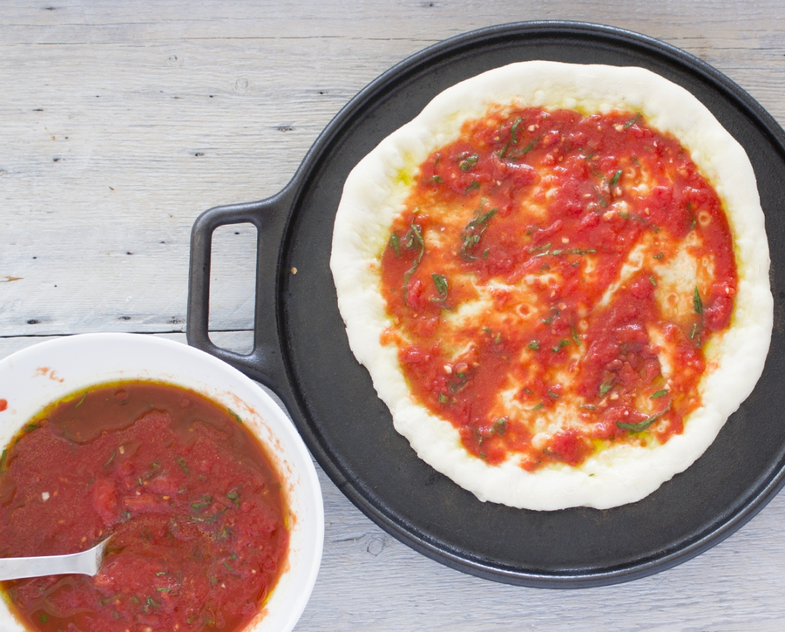 Pizza aux boulettes de veau et sauce chimichurri