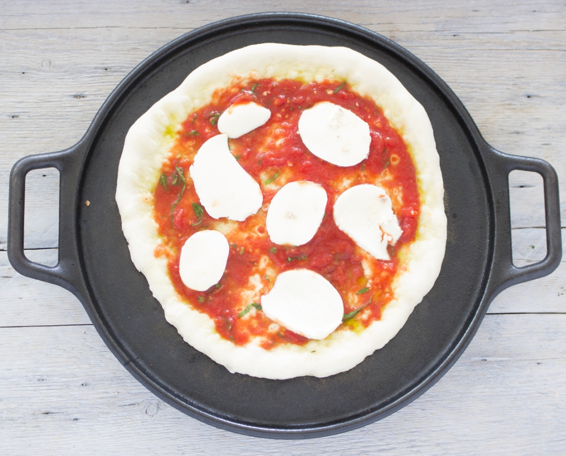 Pizza aux boulettes de veau et sauce chimichurri