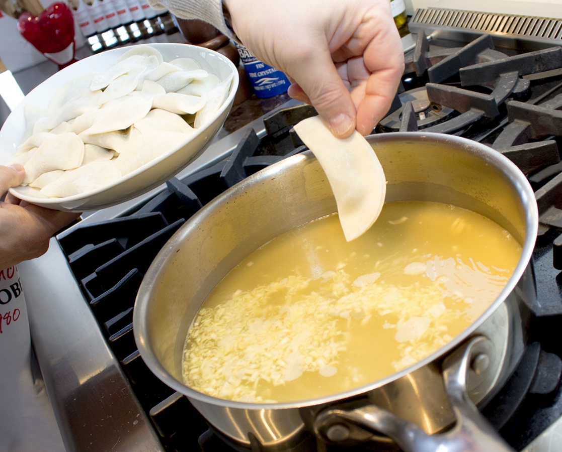 Wonton stuffed with pork in broth