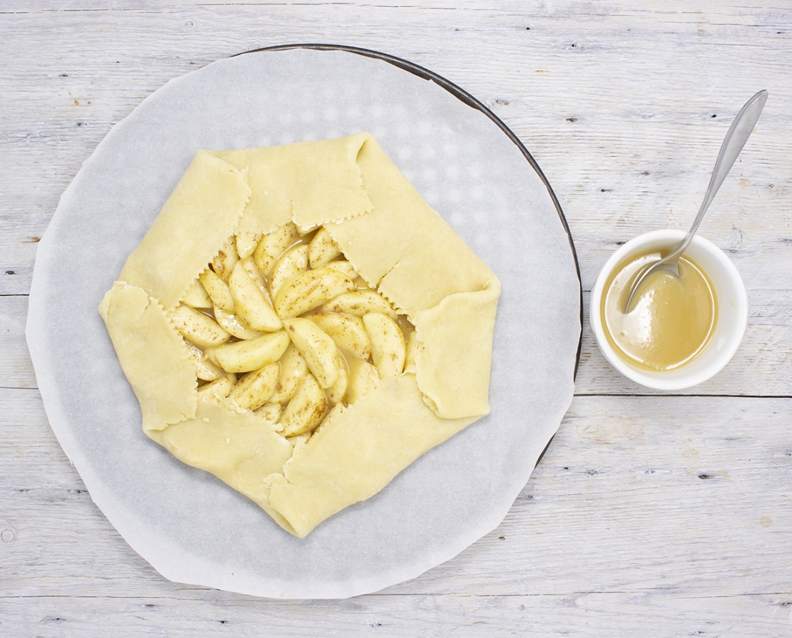 Rustic Apple Pie with Balsamumm-Maple Caramel