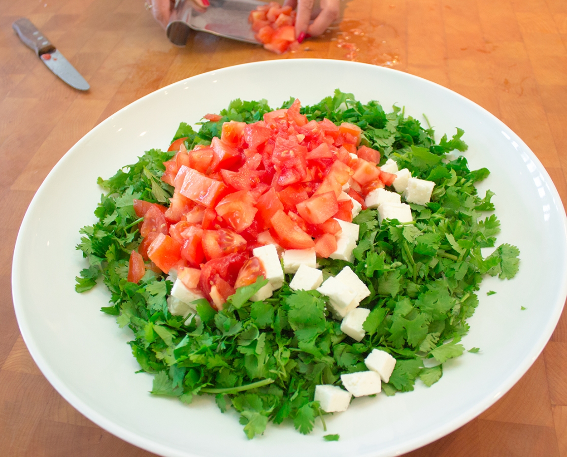 Salade de coriandre, avocat, tomate et fromage feta