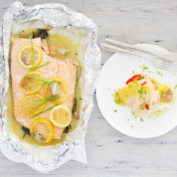 Salmon “en papillote” with caramelized lemons and hollandaise sauce