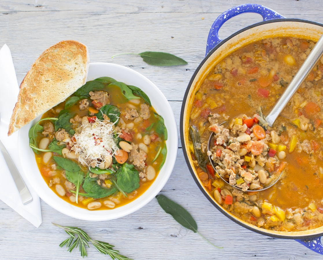 Soupe aux cannellini et à la saucisse italienne