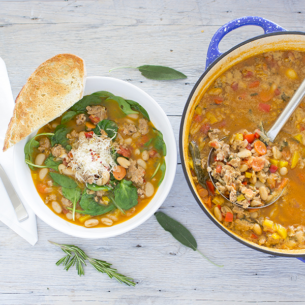 Soupe aux cannellini et à la saucisse italienne