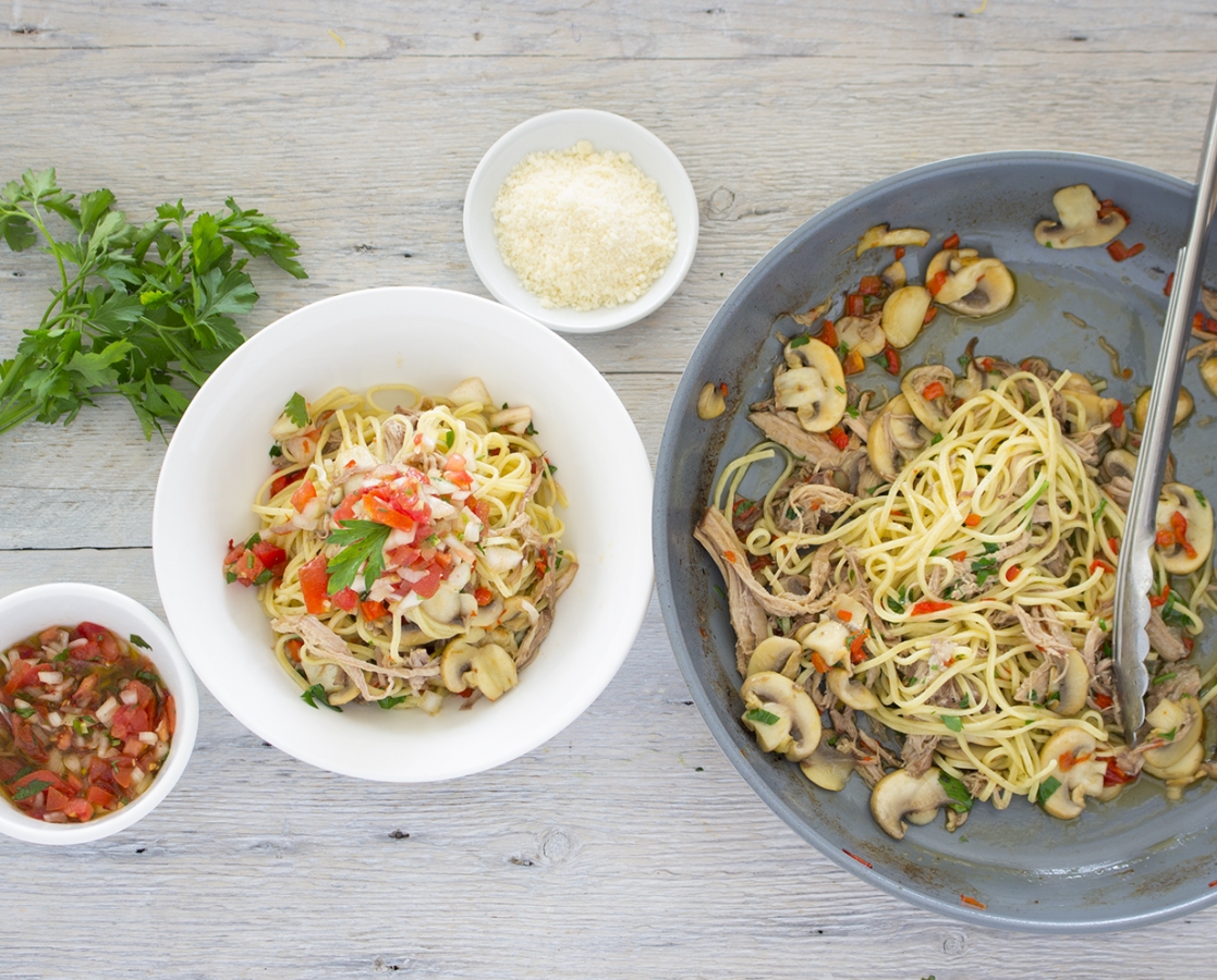 Spaghetti à l'effiloché de porc braisé, salsa de tomates et oignons