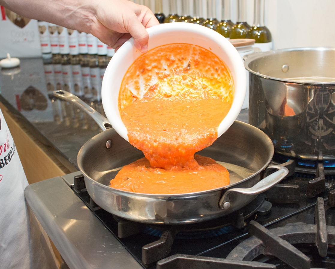 Spaghetti alla Checca (sauce tomates cerise rôties et mozzarella di bufala frais)