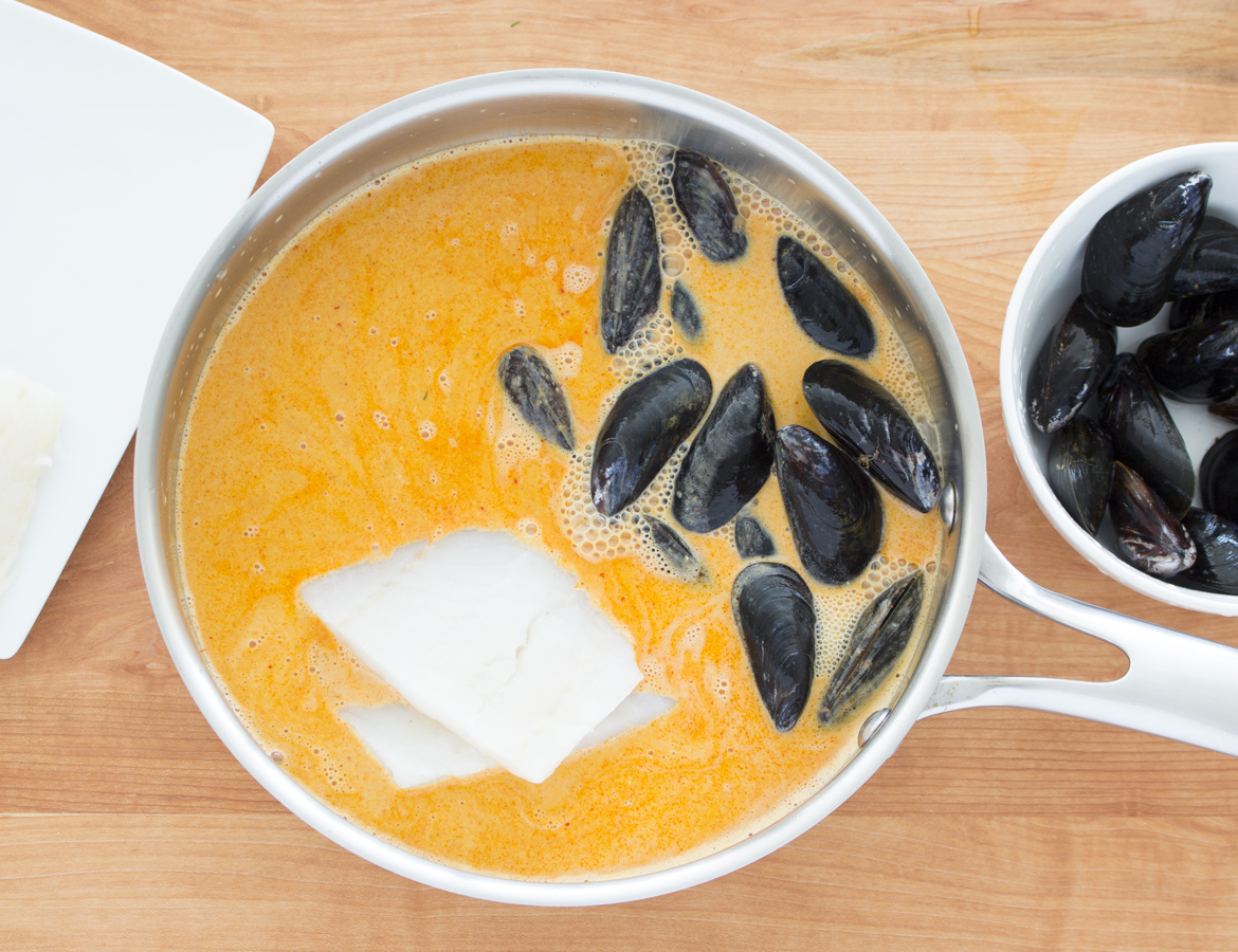 Spaghetti à la morue et aux moules à la nage, façon thaïe