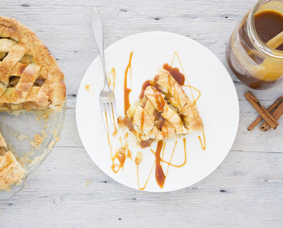 Apple pie with salted Caramel sauce