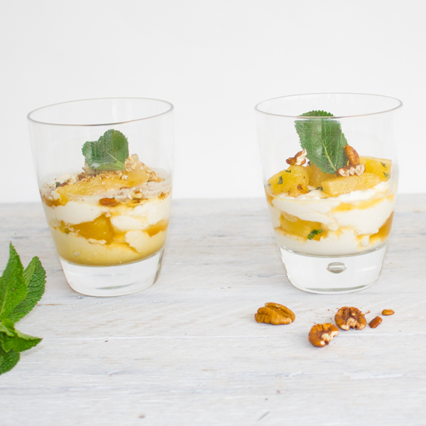 Verrines d’ananas rôti au four et chantilly de mascarpone à l'érable