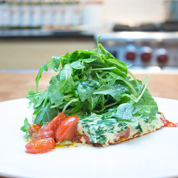 Frittata à la tomate cerise rôtie, pancetta et épinard