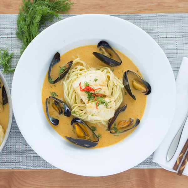 Spaghetti à la morue et aux moules à la nage, façon thaïe