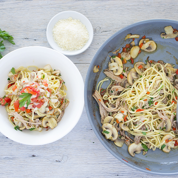 Spaghetti à l'effiloché de porc braisé, salsa de tomates et oignons