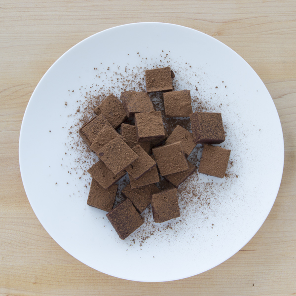 Truffes au chocolat, lait de coco et zestes d’orange