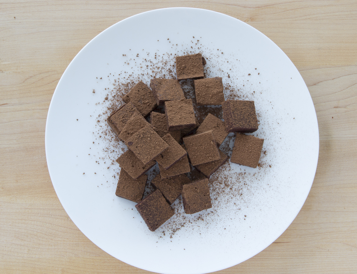 Truffes au chocolat, lait de coco et zestes d’orange