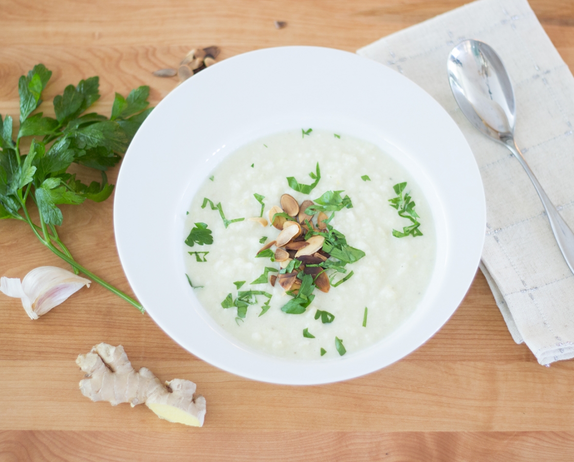 Almond milk, cauliflower and leek soup