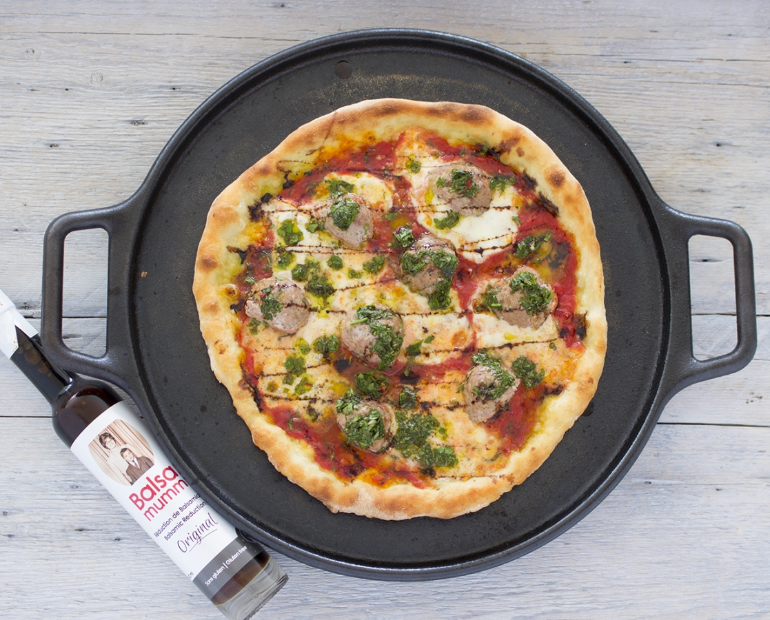 Pizza with veal meatballs and chimichurri sauce